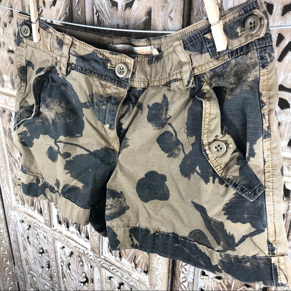 J Crew floral camo utility shorts 0 - Picture 2 of 8